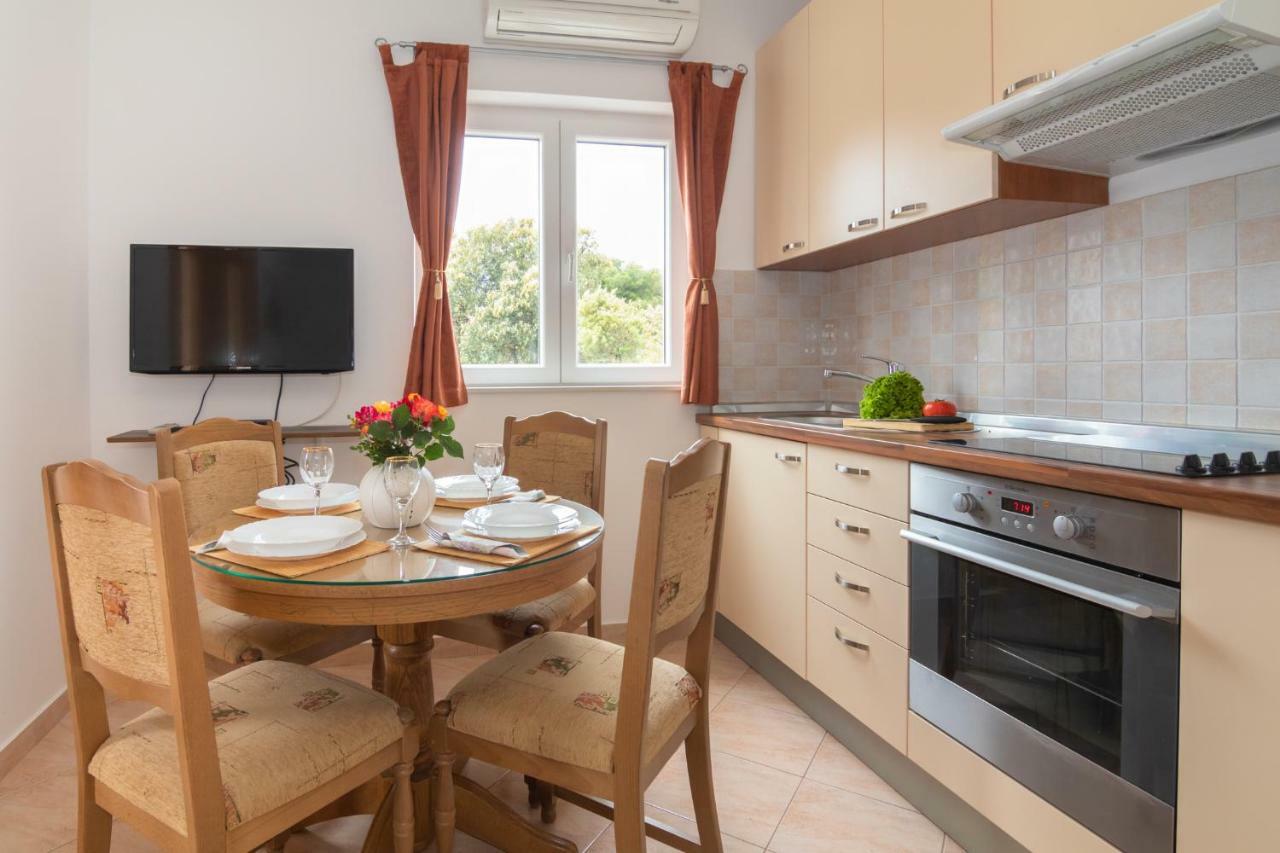 Apartments Villa Korina Бродарица Экстерьер фото